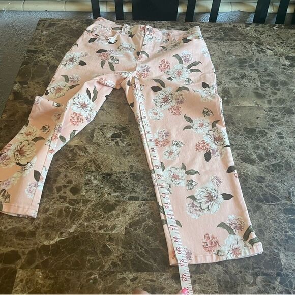 Gloria Vanderbilt Amanda Capri Jeans Missy Size 6 Pink Floral Print - Picture 5 of 13